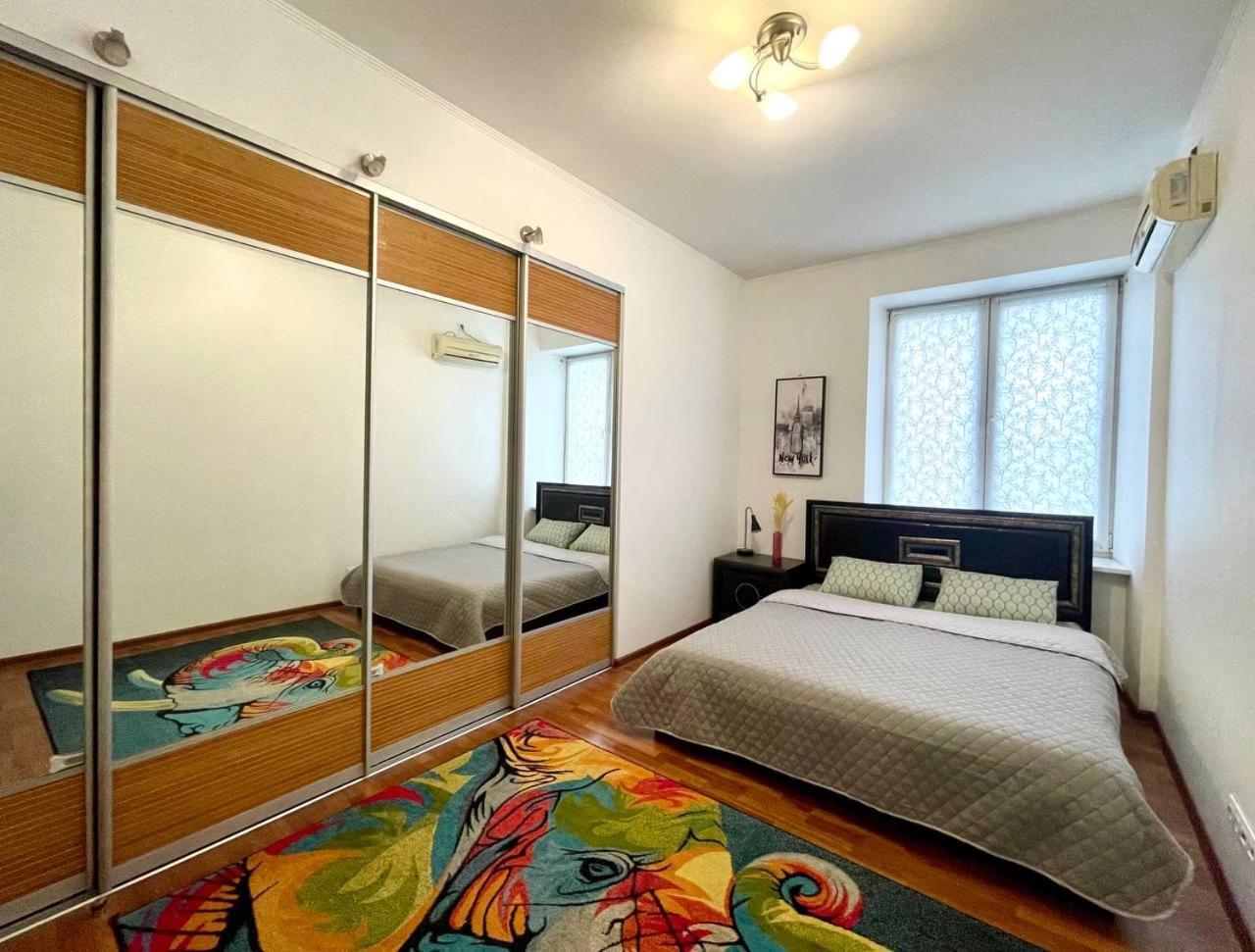 Apartment Pavlovskaya Square *