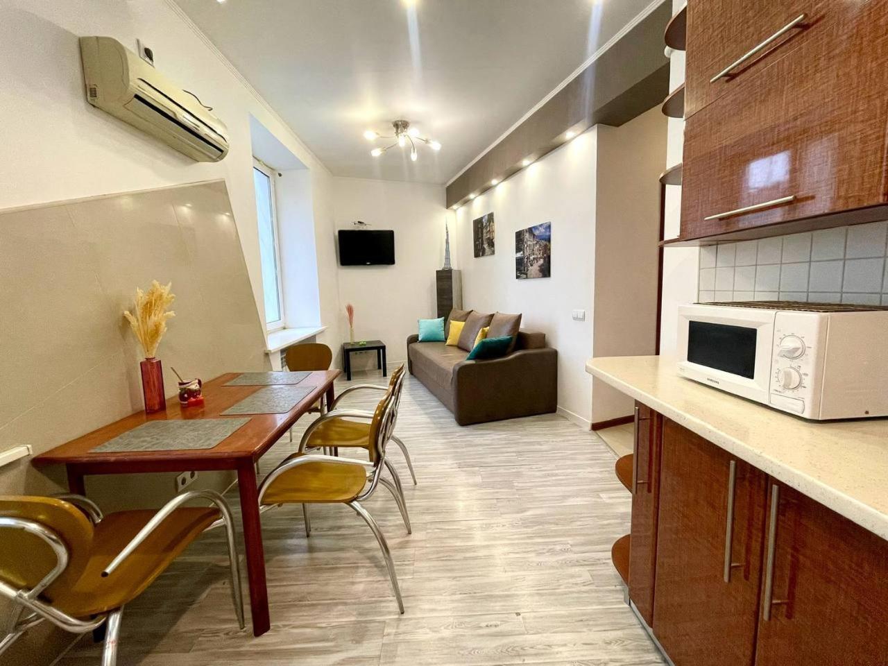Pavlovskaya Square Apartment *